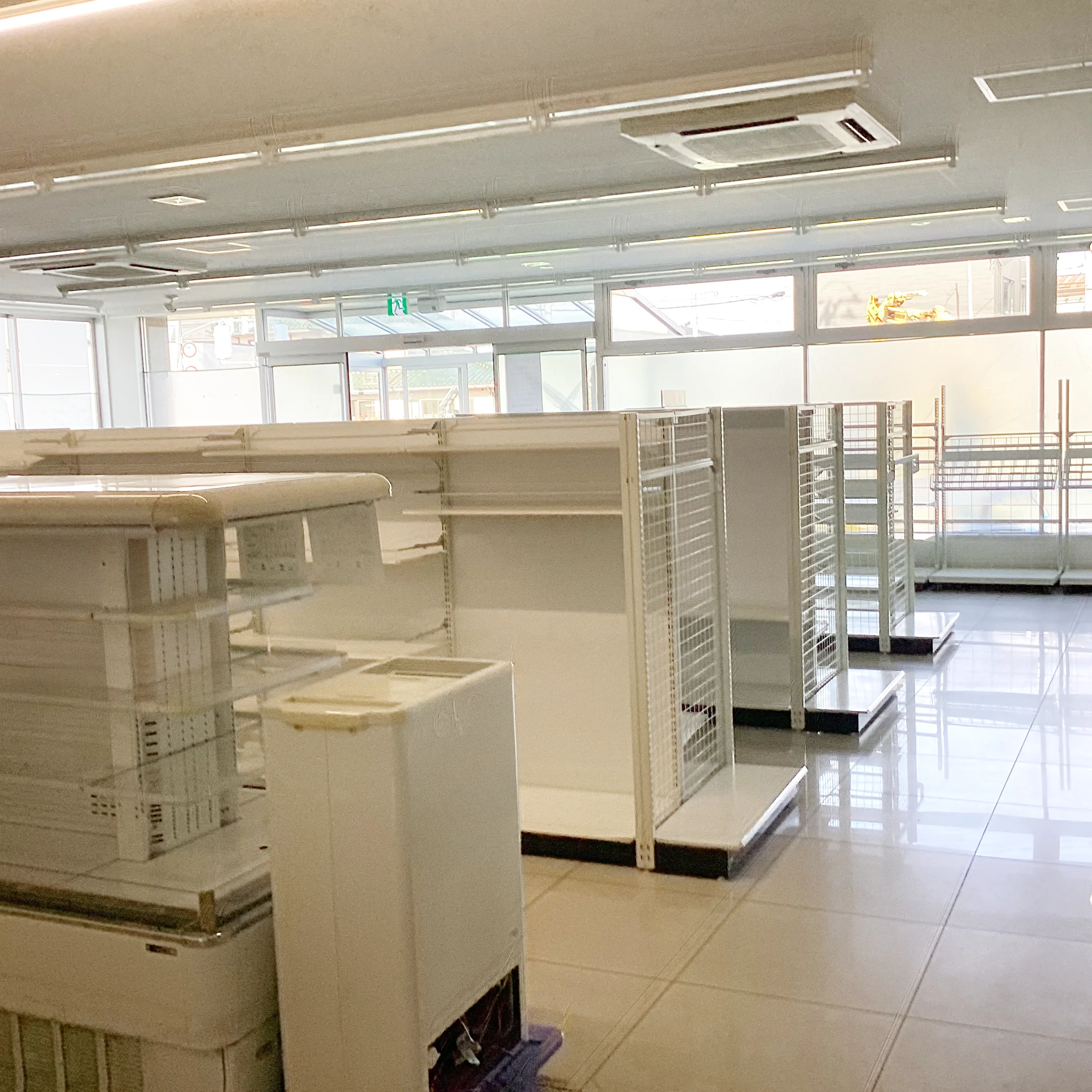 什器搬入・設置・撤去